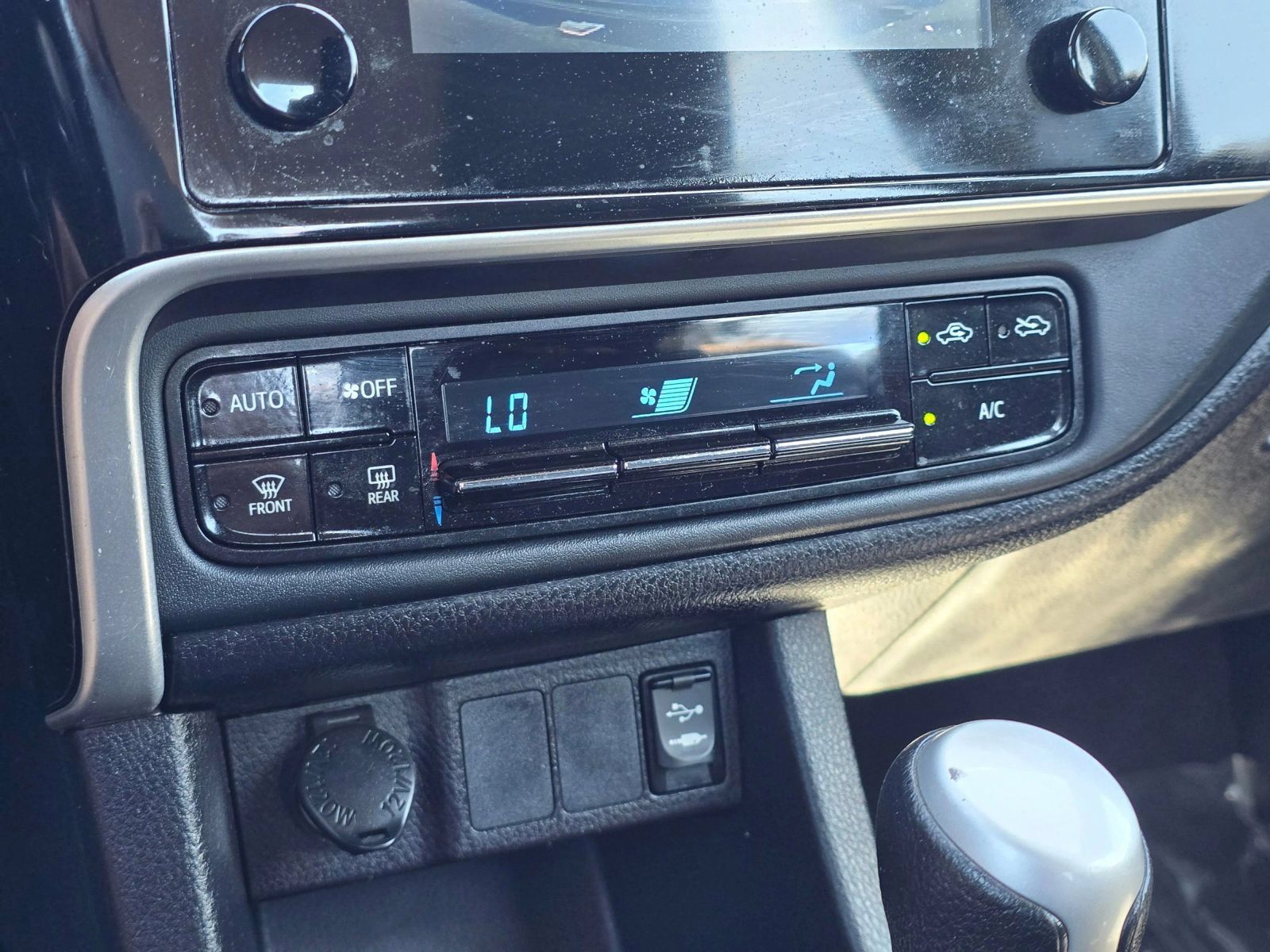 Used 2019 Toyota Corolla LE FWD image 31