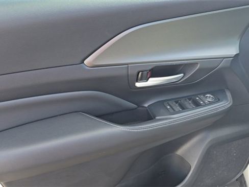 Used 2024 Toyota Grand Highlander XLE image 10
