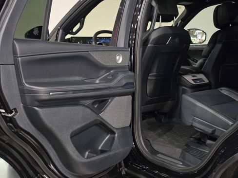 New 2025 Lincoln Navigator Reserve w/ Jet Appearance Package image 38