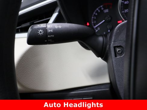 Used 2022 Toyota Corolla LE image 22