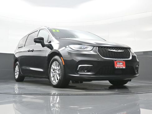Used 2022 Chrysler Pacifica Touring-L FWD image 34