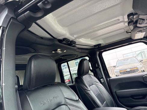 Used 2023 Jeep Wrangler Unlimited Sahara w/ Cold Weather Group AWD/4WD image 40