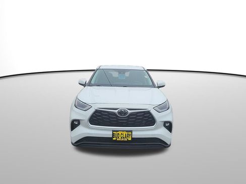 Used 2023 Toyota Highlander LE image 9