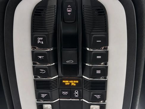 Used 2017 Porsche Cayenne AWD/4WD image 46