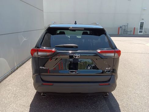 Used 2025 Toyota RAV4 XLE AWD/4WD image 3