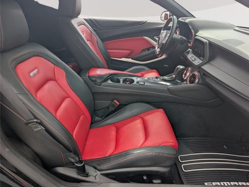Used 2020 Chevrolet Camaro SS RWD image 11