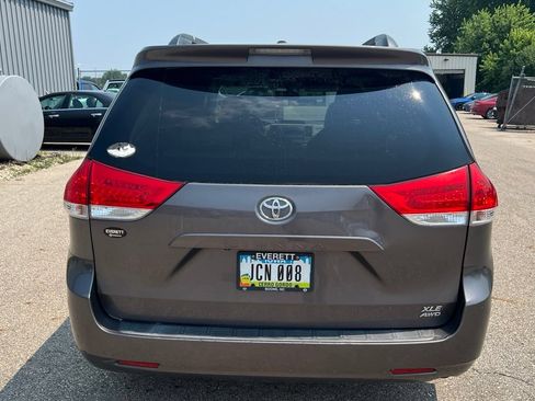 Used 2012 Toyota Sienna XLE AWD/4WD image 6