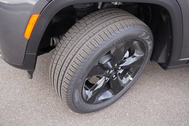 New 2026 Jeep Grand Cherokee Limited w/ Limited Altitude Package AWD/4WD image 9