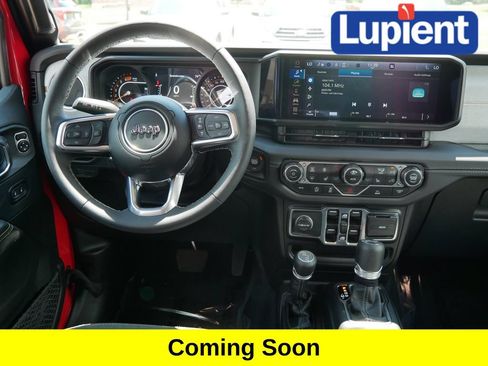 Used 2025 Jeep Wrangler Unlimited Sahara AWD/4WD image 14