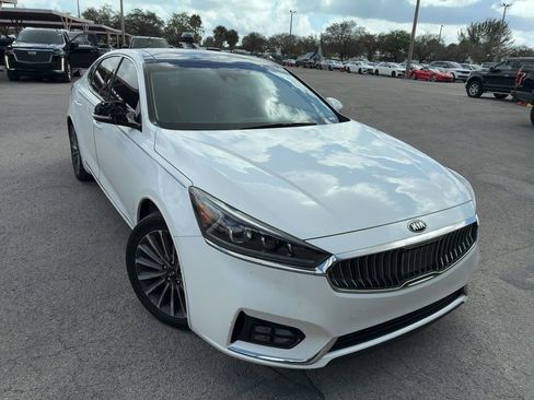 Used 2017 Kia Cadenza Technology image 2