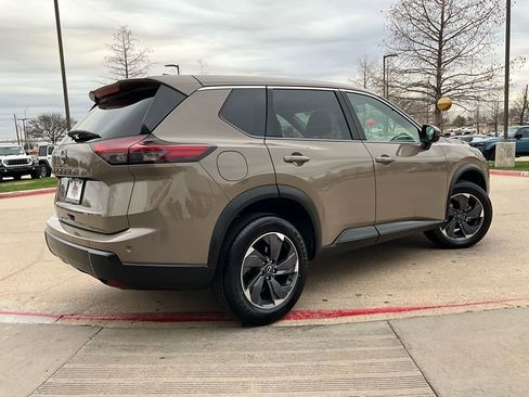 Used 2025 Nissan Rogue SV image 6