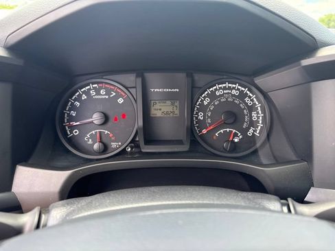 Used 2017 Toyota Tacoma SR AWD/4WD image 19