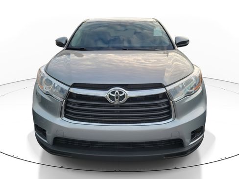Used 2016 Toyota Highlander LE image 2