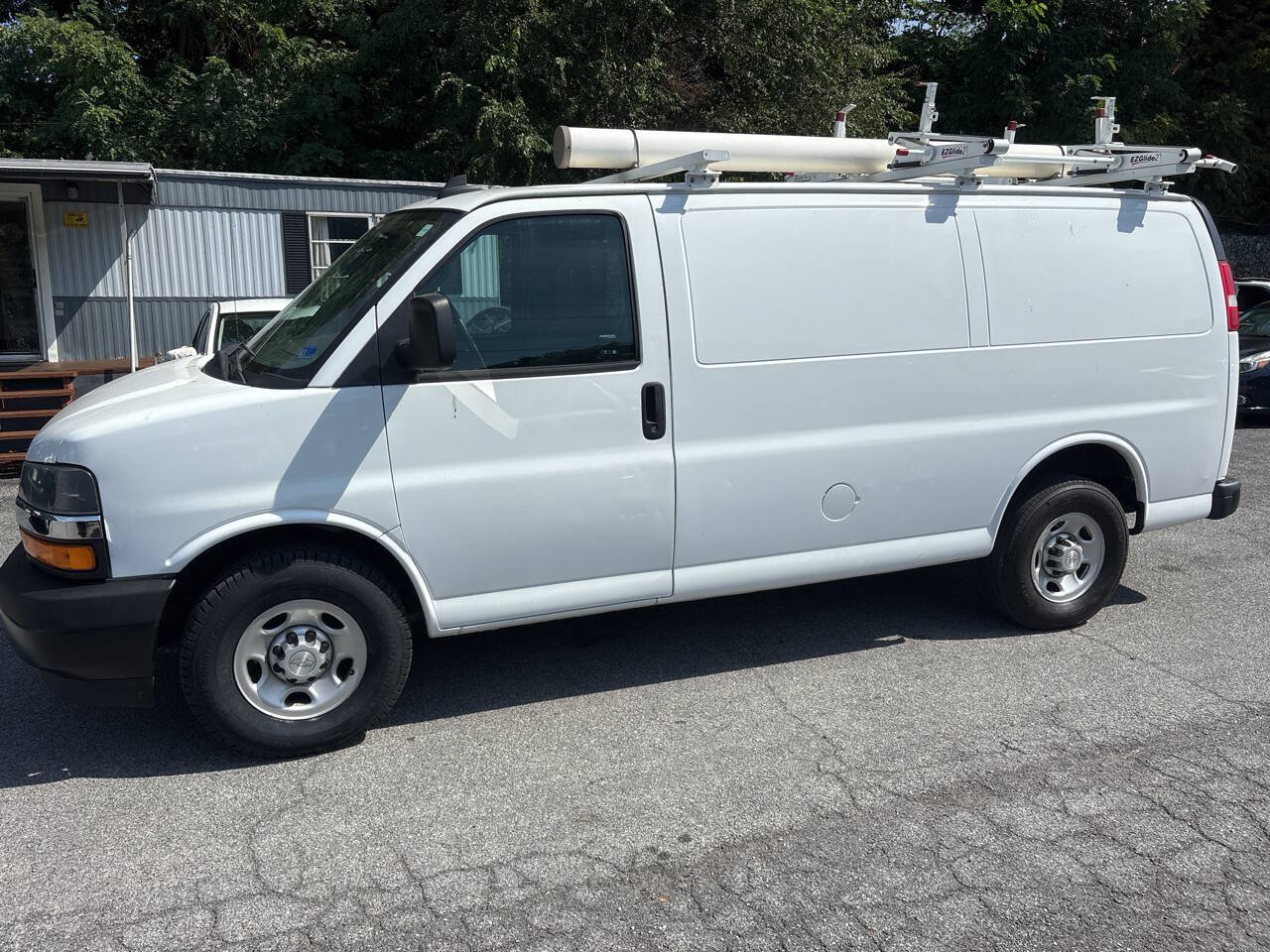 Used 2018 Chevrolet Express 2500 w/ Driver Convenience Package RWD image 18