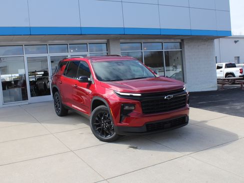 New 2026 Chevrolet Traverse LT image 2