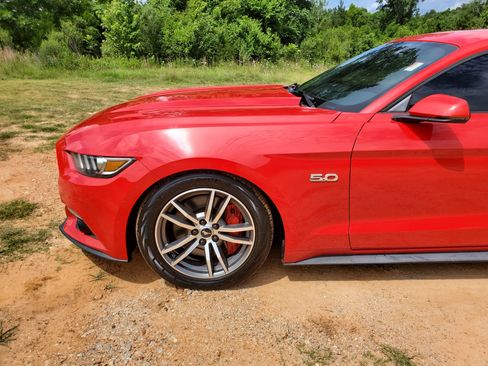 Used 2015 Ford Mustang GT Premium RWD image 3
