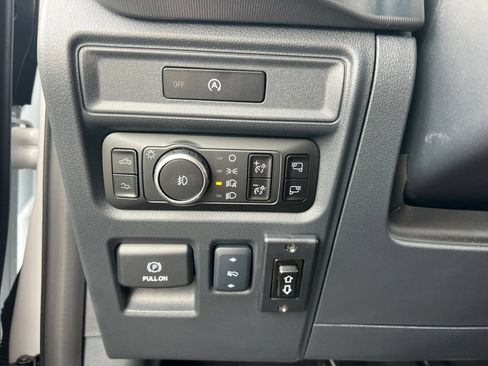 Used 2025 Ford F150 Raptor AWD/4WD image 31