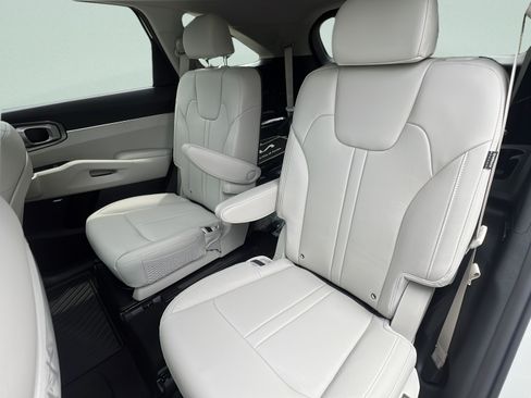 New 2026 Kia Sorento EX w/ EX Premium Package FWD image 13
