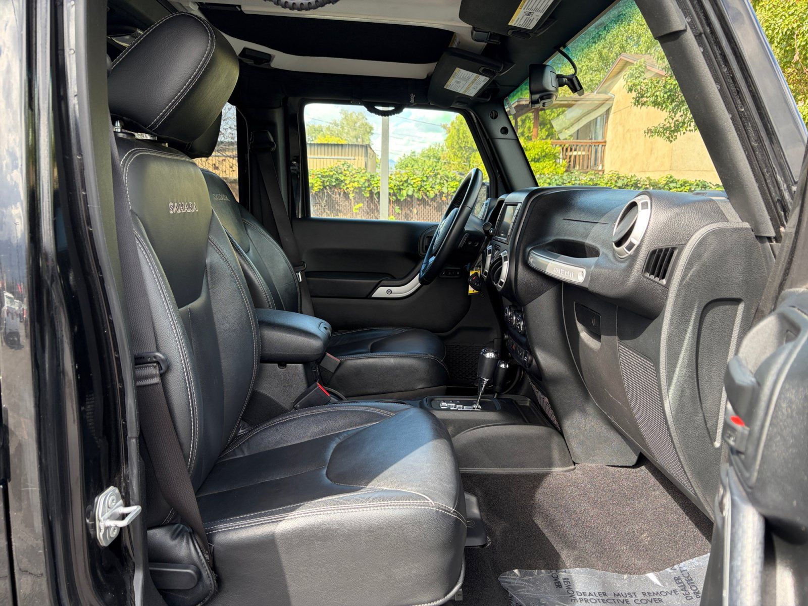 Used 2017 Jeep Wrangler Unlimited Sahara w/ Connectivity Group AWD/4WD image 16