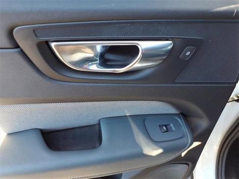 Used 2020 Volvo XC60 T5 R-Design w/ Protection Package Premier image 13