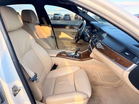 Used 2013 BMW 550i xDrive Sedan image 13