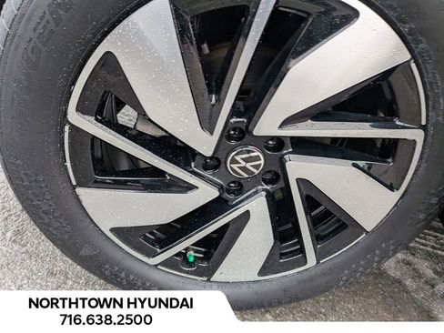 Used 2024 Volkswagen Atlas SE image 40