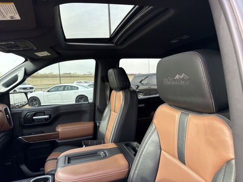 Used 2021 Chevrolet Silverado 1500 High Country w/ Technology Package image 21