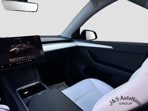 Used 2023 Tesla Model Y Performance image 30
