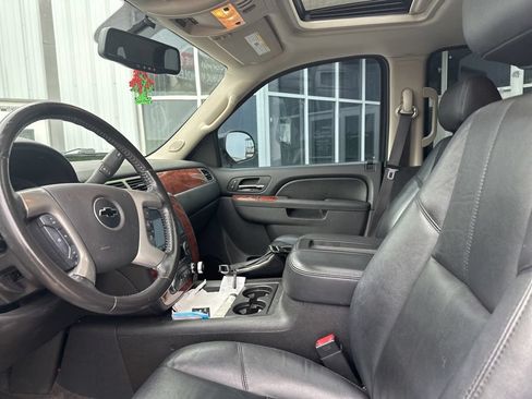 Used 2014 Chevrolet Tahoe LT w/ Luxury Package AWD/4WD image 12