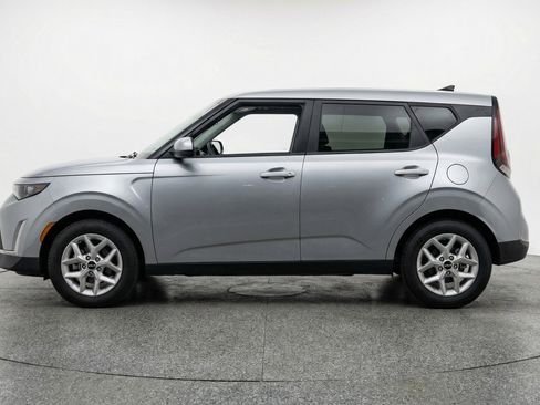 Used 2025 Kia Soul LX w/ LX Technology Package FWD image 5