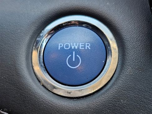 Used 2022 Toyota Highlander LE image 27