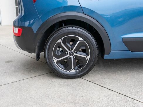 Certified 2025 Kia Niro EX image 32