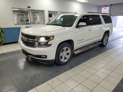 Used 2016 Chevrolet Suburban LT w/ LT Signature Package image 3