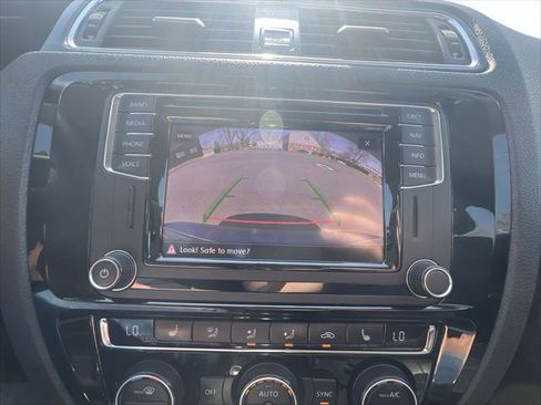 Used 2017 Volkswagen Jetta SEL FWD image 17