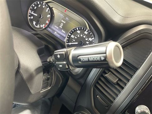 Used 2023 Nissan Titan SV w/ SV Convenience Package image 19