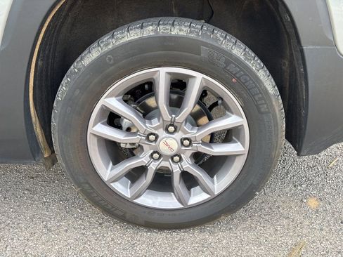 Used 2023 GMC Terrain SLT w/ Infotainment Package II image 22