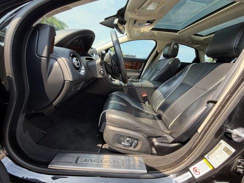 Used 2016 Jaguar XJ R-Sport image 22