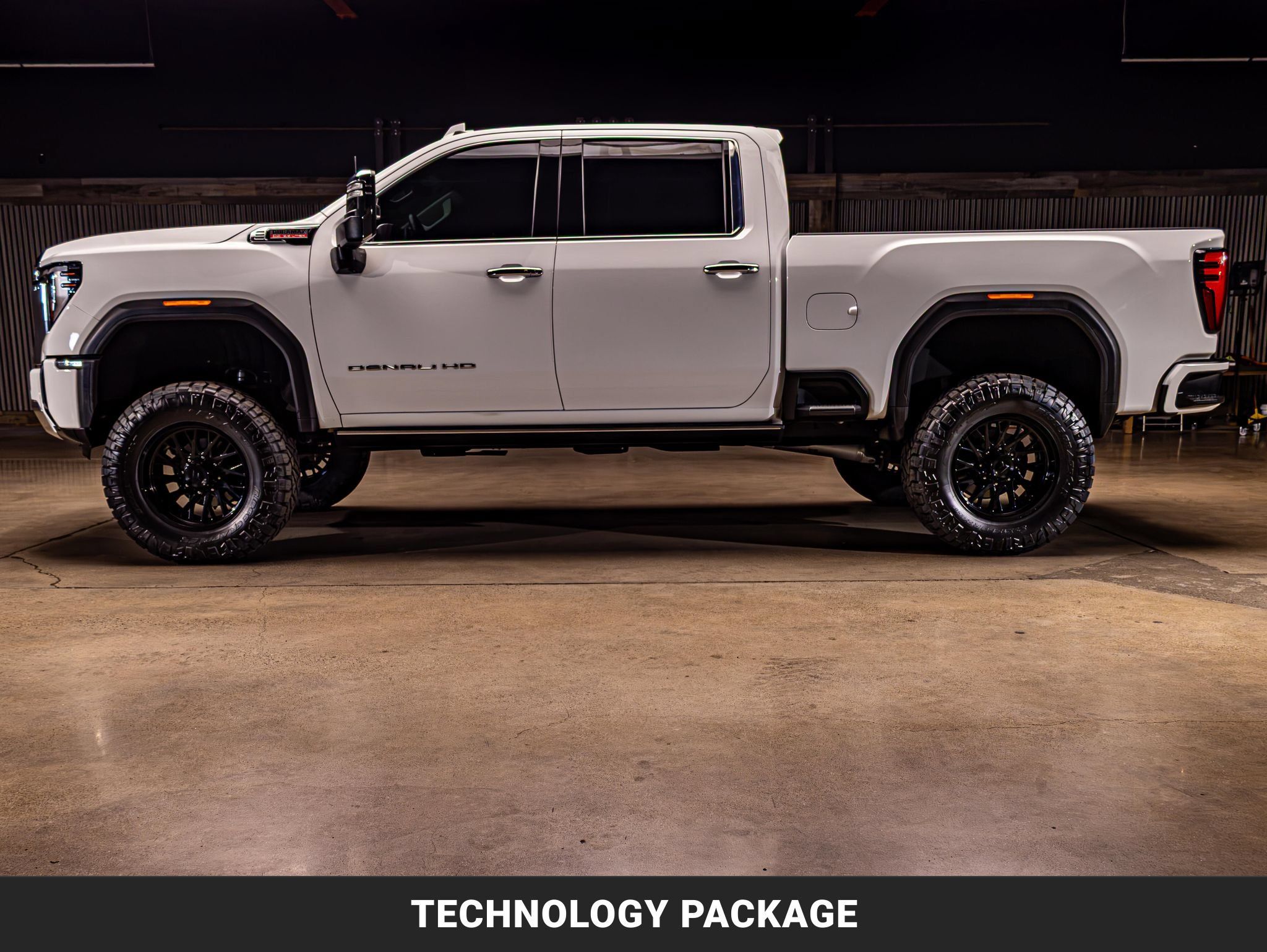 Used 2025 GMC Sierra 2500 Denali w/ Denali Reserve Package AWD/4WD image 6