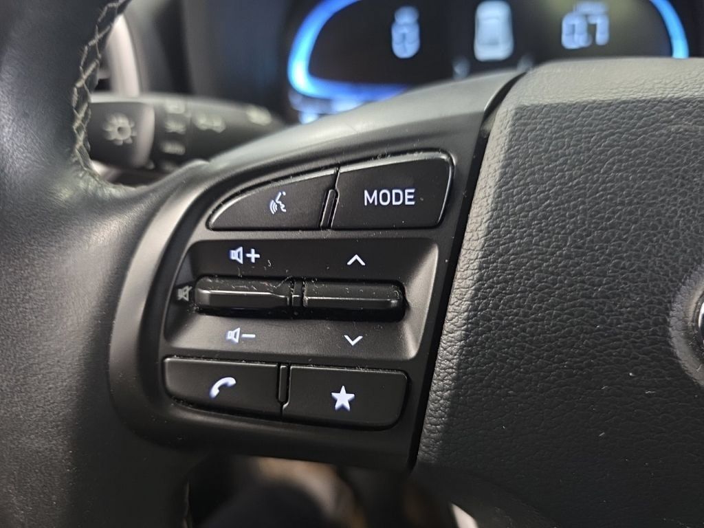 Used 2025 Hyundai Venue SEL FWD image 32