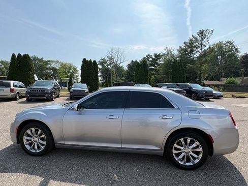 Used 2018 Chrysler 300 Limited AWD/4WD image 2