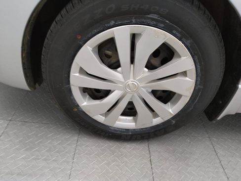 Used 2020 Nissan Versa S image 31