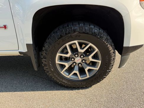 Used 2022 GMC Canyon AT4 w/ Driver Alert Package AWD/4WD image 14