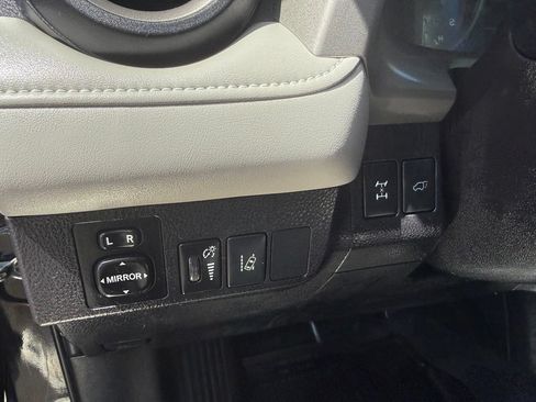 Used 2018 Toyota RAV4 Adventure AWD/4WD image 12