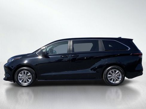 Certified 2026 Toyota Sienna LE FWD image 2