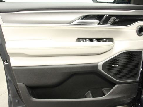 Used 2025 Jeep Wagoneer Series III image 14