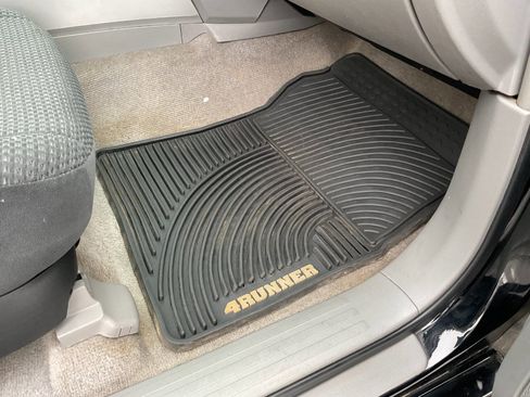 Used 2003 Toyota 4Runner Sport image 36