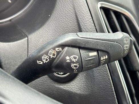 Used 2018 Ford Focus Titanium FWD image 50