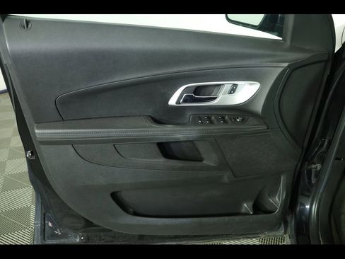 Used 2017 Chevrolet Equinox LS image 17