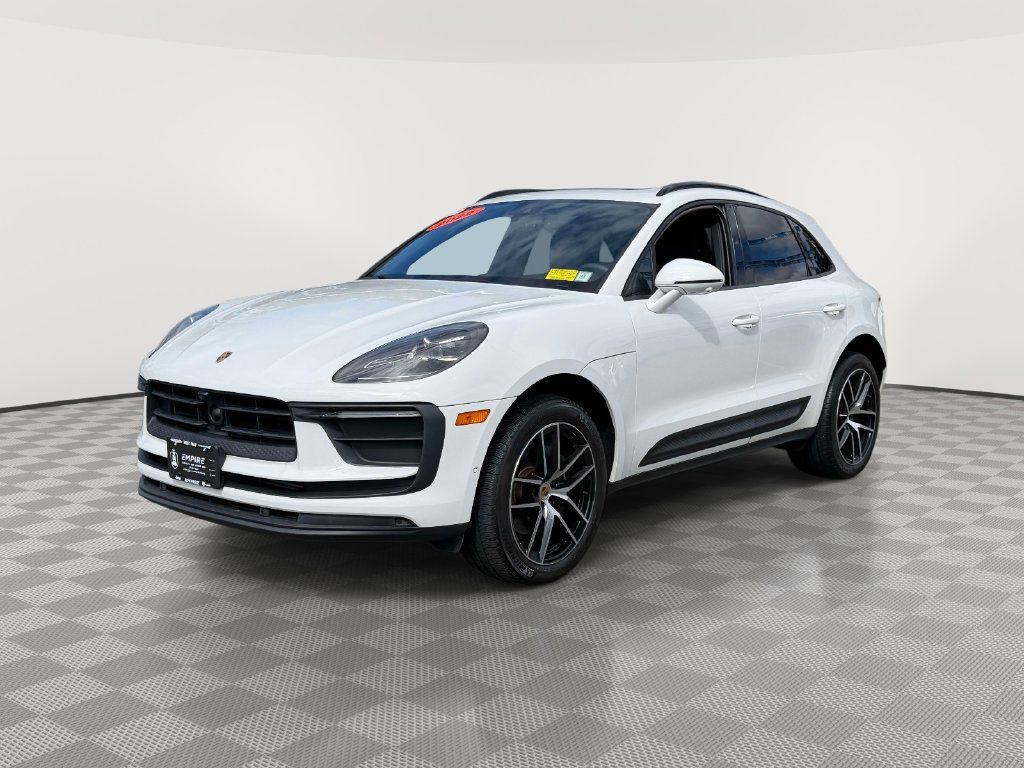 Used 2022 Porsche Macan AWD/4WD image 3