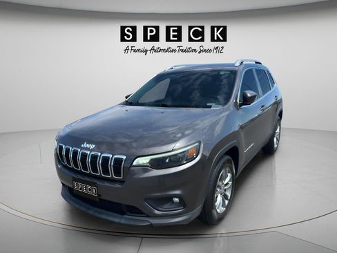 Used 2019 Jeep Cherokee Latitude Plus w/ Cold Weather Group AWD/4WD image 2
